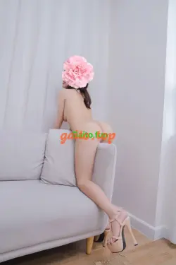 Ngọc Quyên _ xinh gái dịu dàng chiều khách