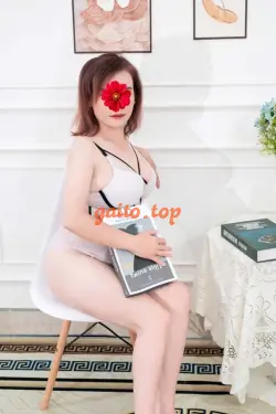 Bé Thảo_ Gái xinh chiều khách, Body gợi cảm